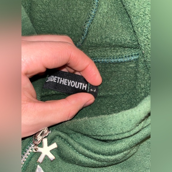 Divide The Youth Y2K Green Sweater - Picture 3 of 6